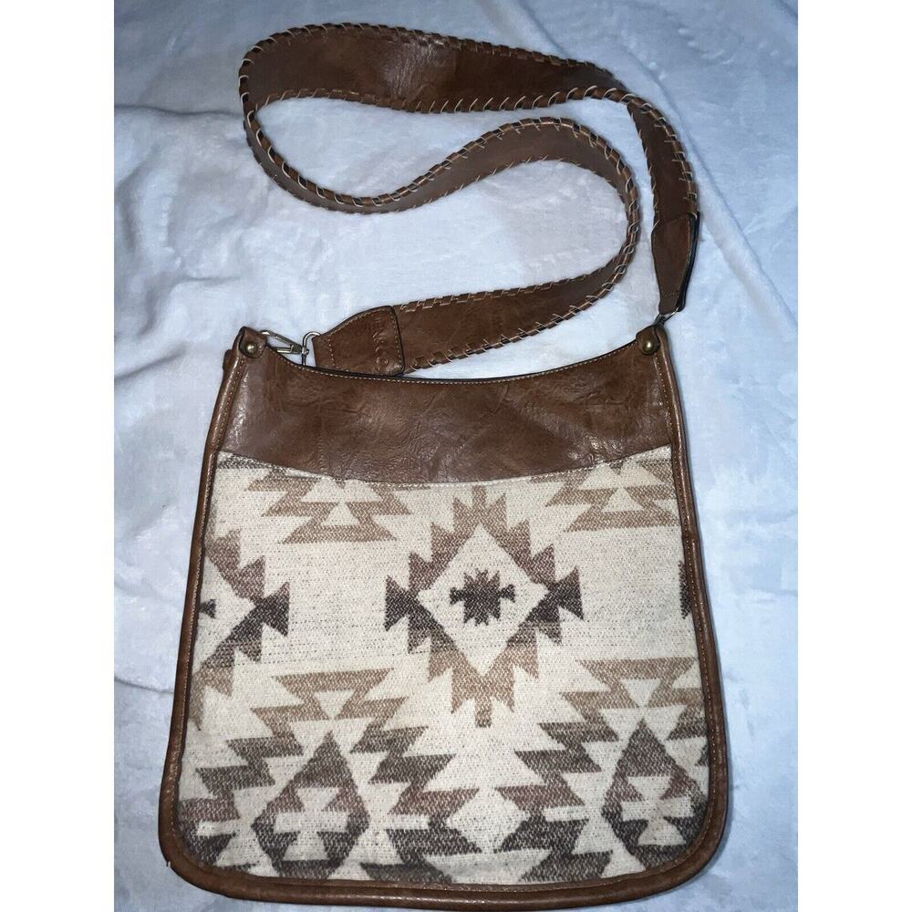 Jen & Co Chloe Aztec Crossbody Brown Leather Medium Size Zip Pockets